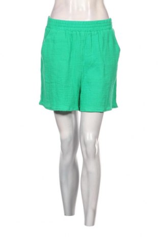 Дамски къс панталон Review, Размер M, Цвят Зелен, Цена 39,15 лв.