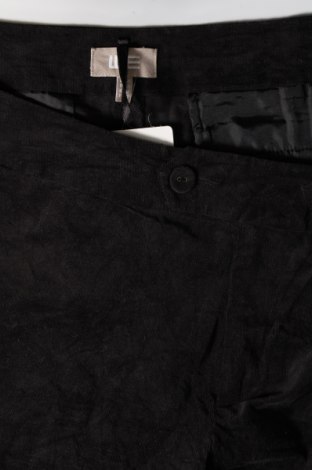 Дамски къс панталон WE, Размер M, Цвят Черен, Цена 23,75 лв.