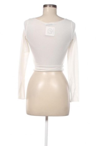 Дамска блуза Bershka, Размер XS, Цвят Бял, Цена 17,05 лв.