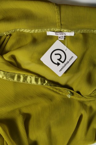 Дамска блуза Bershka, Размер M, Цвят Зелен, Цена 10,56 лв.