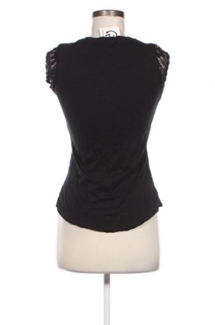 Дамска блуза Guess, Размер S, Цвят Черен, Цена 59,59 лв.
