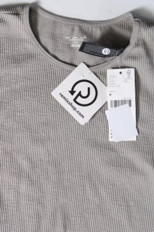 Damen Shirt Out From Under, Größe M, Farbe Grau, Preis 3,52 €