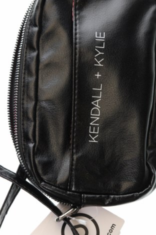 Дамска чанта Kendall & Kylie, Цвят Черен, Цена 57,80 лв.