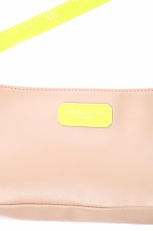Дамска чанта Kendall & Kylie, Цвят Бежов, Цена 68,00 лв.