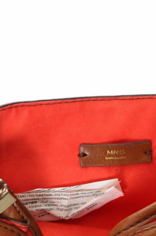 Дамска чанта Mango, Цвят Кафяв, Цена 33,24 лв.