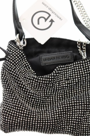 Дамска чанта Urban Revivo, Цвят Сребрист, Цена 39,00 лв.
