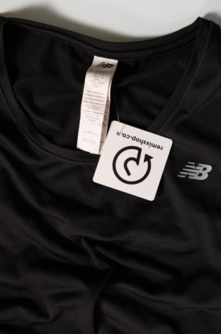 Γυναικείο t-shirt New Balance, Μέγεθος M, Χρώμα Μαύρο, Τιμή 17,46 €
