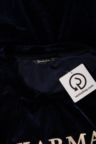 Γυναικείο t-shirt Stradivarius, Μέγεθος M, Χρώμα Μπλέ, Τιμή 6,65 €