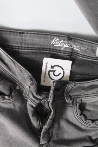 Damen Jeans Denim 1982, Größe M, Farbe Grau, Preis 4,04 €