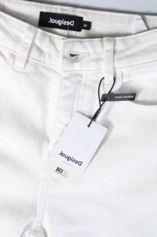 Damen Jeans Desigual, Größe S, Farbe Weiß, Preis € 88,66