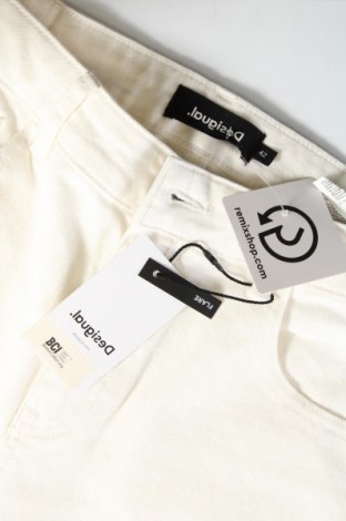 Damen Jeans Desigual, Größe L, Farbe Weiß, Preis 88,66 €