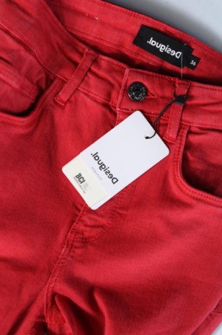 Dámske džínsy  Desigual, Veľkosť XS, Farba Červená, Cena  88,66 €