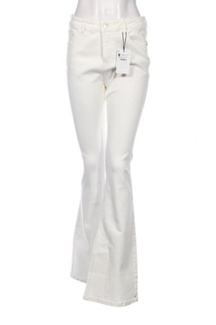 Damen Jeans Desigual, Größe M, Farbe Weiß, Preis 88,66 €