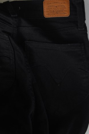 Дамски дънки Levi's, Размер XS, Цвят Черен, Цена 60,20 лв.