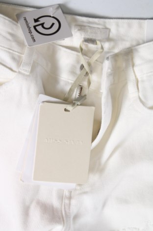 Damen Jeans Miss Sixty, Größe S, Farbe Weiß, Preis 39,90 €