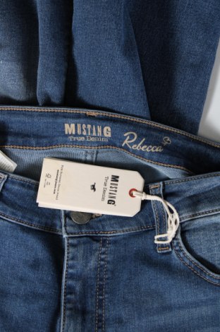 Damskie jeansy Mustang, Rozmiar M, Kolor Niebieski, Cena 74,37 zł