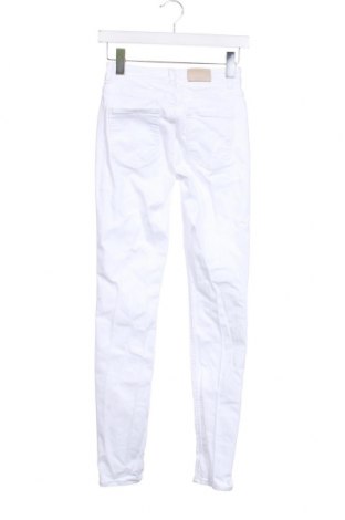 Γυναικείο Τζίν ONLY, Μέγεθος XS, Χρώμα Λευκό, Τιμή 12,70 €