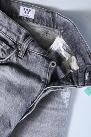 Dámske džínsy  Pepe Jeans, Veľkosť L, Farba Sivá, Cena  39,90 €