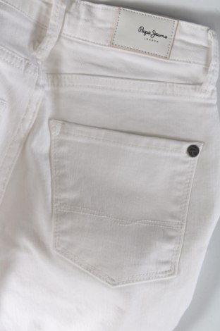 Дамски дънки Pepe Jeans, Размер XS, Цвят Бял, Цена 51,60 лв.