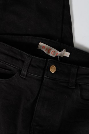 Damskie jeansy Pieces, Rozmiar S, Kolor Czarny, Cena 108,75 zł