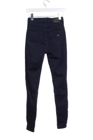 Дамски дънки Tommy Jeans, Размер XXS, Цвят Син, Цена 61,20 лв.
