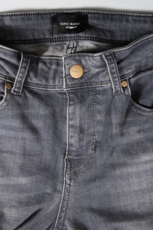 Dámske džínsy  Vero Moda, Veľkosť S, Farba Sivá, Cena  9,92 €
