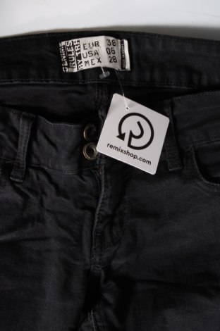 Dámske džínsy  Zara Trafaluc, Veľkosť M, Farba Čierna, Cena  37,50 €