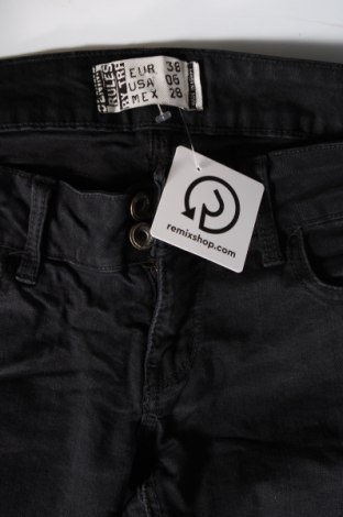 Damskie jeansy Zara Trafaluc, Rozmiar M, Kolor Czarny, Cena 168,51 zł