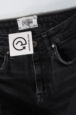 Damskie jeansy Zara Trafaluc, Rozmiar XS, Kolor Niebieski, Cena 62,18 zł