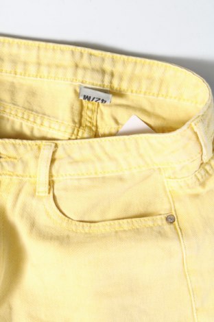 Дамски къс панталон, Размер M, Цвят Жълт, Цена 9,69 лв.