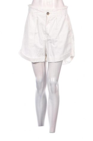 Дамски къс панталон, Размер M, Цвят Бял, Цена 11,42 лв.