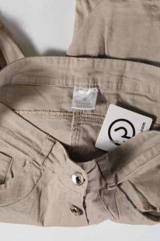 Pantaloni scurți de femei, Mărime M, Culoare Bej, Preț 48,47 Lei