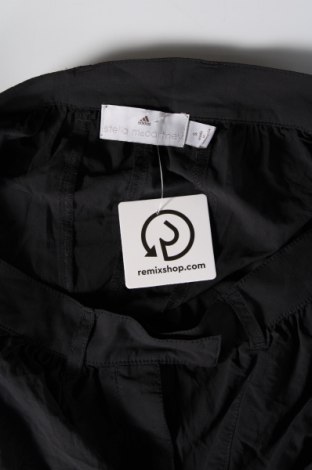 Дамски къс панталон Adidas By Stella McCartney, Размер S, Цвят Черен, Цена 28,27 лв.