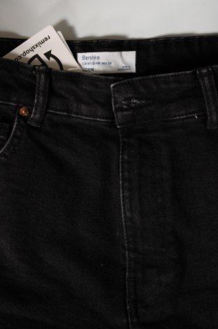 Pantaloni scurți de femei Bershka, Mărime M, Culoare Gri, Preț 48,47 Lei