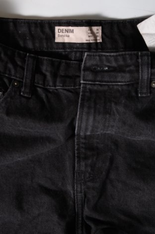 Pantaloni scurți de femei Bershka, Mărime S, Culoare Negru, Preț 48,47 Lei