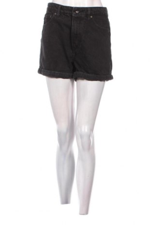Γυναικείο κοντό παντελόνι Bershka, Μέγεθος S, Χρώμα Μαύρο, Τιμή 5,83 €