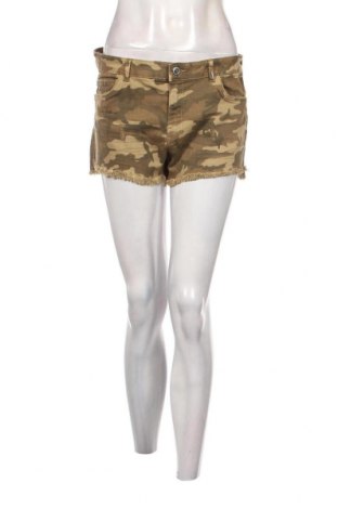 Γυναικείο κοντό παντελόνι Bershka, Μέγεθος M, Χρώμα Πολύχρωμο, Τιμή 8,00 €