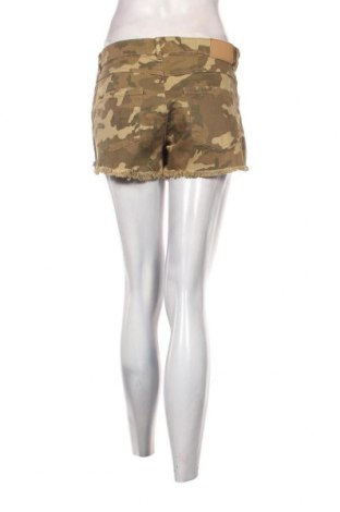 Γυναικείο κοντό παντελόνι Bershka, Μέγεθος M, Χρώμα Πολύχρωμο, Τιμή 8,00 €