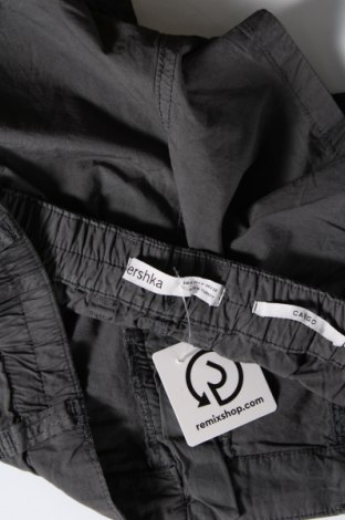 Pantaloni scurți de femei Bershka, Mărime M, Culoare Gri, Preț 25,92 Lei