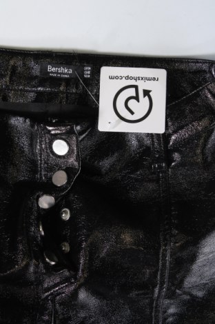 Дамски къс панталон Bershka, Размер XS, Цвят Черен, Цена 19,00 лв.