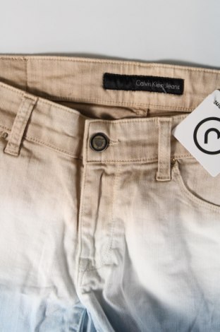 Γυναικείο κοντό παντελόνι Calvin Klein Jeans, Μέγεθος M, Χρώμα Πολύχρωμο, Τιμή 29,31 €