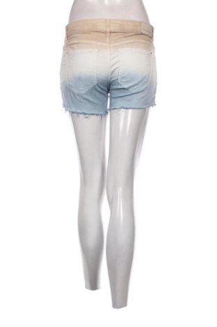 Γυναικείο κοντό παντελόνι Calvin Klein Jeans, Μέγεθος M, Χρώμα Πολύχρωμο, Τιμή 24,64 €