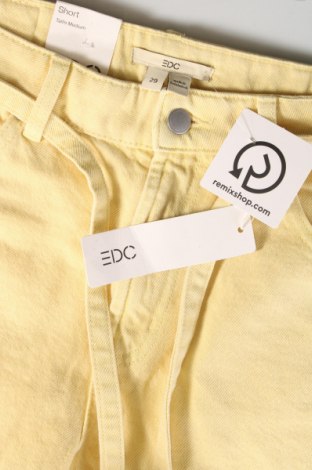 Γυναικείο κοντό παντελόνι Edc By Esprit, Μέγεθος M, Χρώμα Κίτρινο, Τιμή 8,73 €