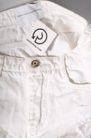 Дамски къс панталон Ermanno Scervino, Размер S, Цвят Бял, Цена 159,62 лв.
