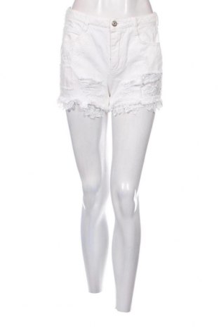 Дамски къс панталон Ermanno Scervino, Размер S, Цвят Бял, Цена 159,62 лв.