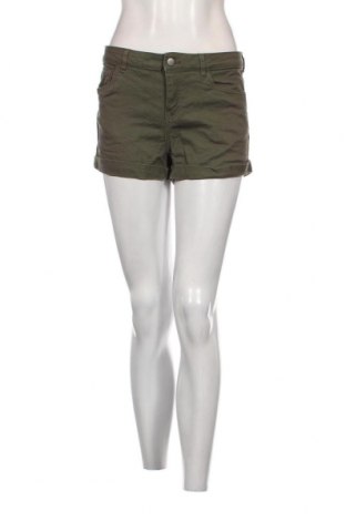Γυναικείο κοντό παντελόνι H&M, Μέγεθος M, Χρώμα Πράσινο, Τιμή 5,77 €