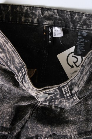 Дамски къс панталон H&M Divided, Размер S, Цвят Сив, Цена 9,97 лв.