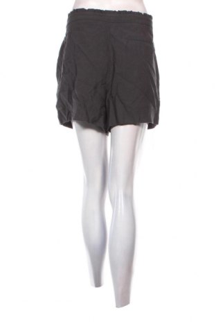 Дамски къс панталон Kiabi, Размер XL, Цвят Сив, Цена 9,97 лв.