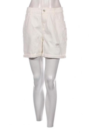 Дамски къс панталон LCW, Размер L, Цвят Бял, Цена 11,29 лв.