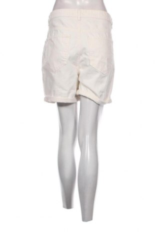 Дамски къс панталон LCW, Размер L, Цвят Бял, Цена 18,82 лв.